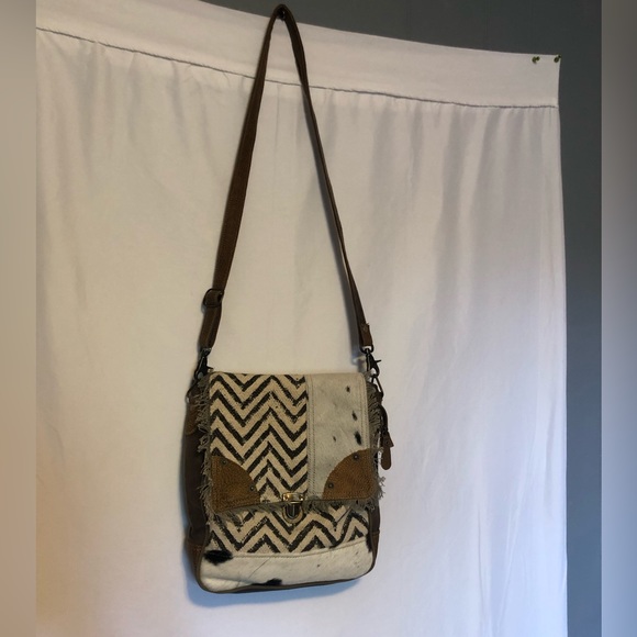 Myra Crossbody purse - Picture 3 of 5